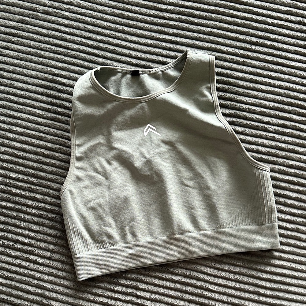 Oner Active crop top size small, light green